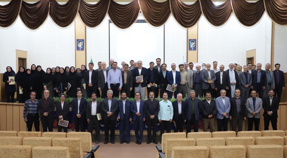 تجلیل از استادان برتر، سرآمدان آموزشی و کارشناسان نمونه آموزشی دانشگاه بین المللی امام خمینی (ره)